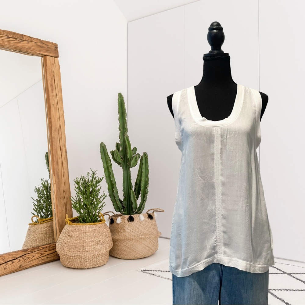 Cloth & Stone Sleeveless Front Seam Lightweight Top